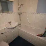 12 Catherine Wheel Gardens Bathroom