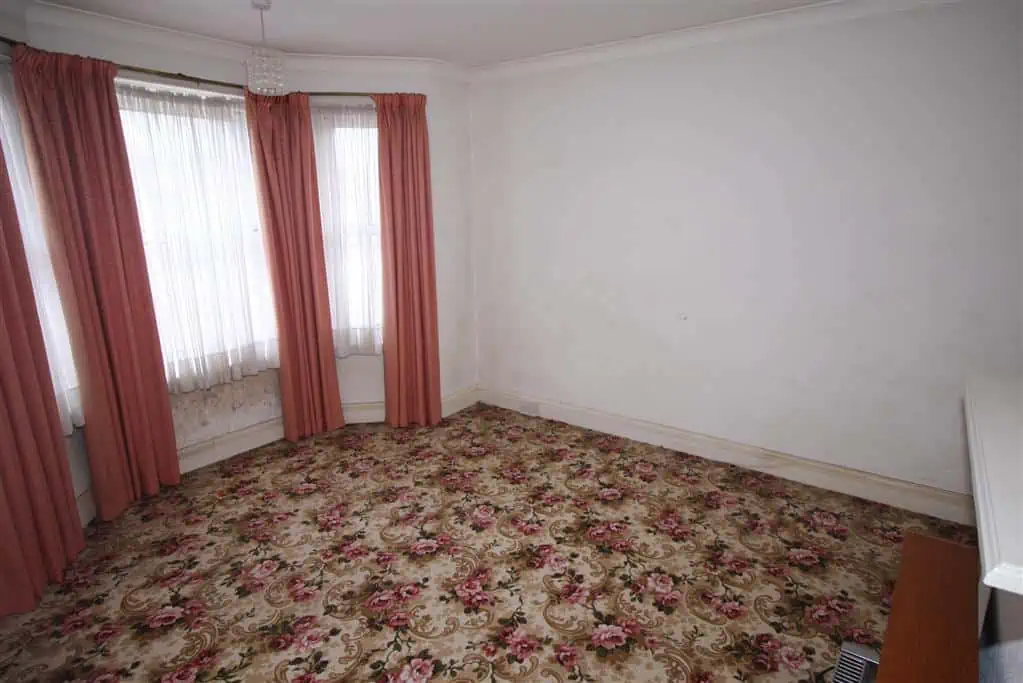 55 Jumpers Road Lounge
