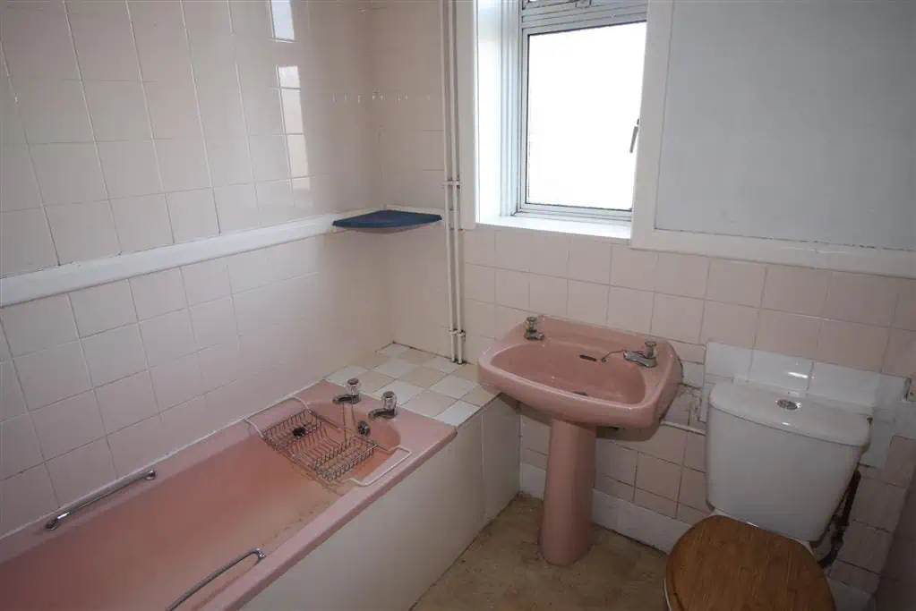 1 Arcadia Road Bathroom