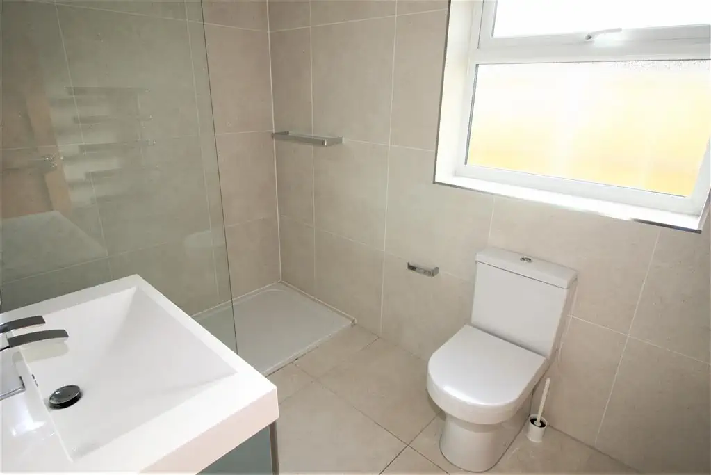 14 Wilton Clsoe Ground Floor Bathroom