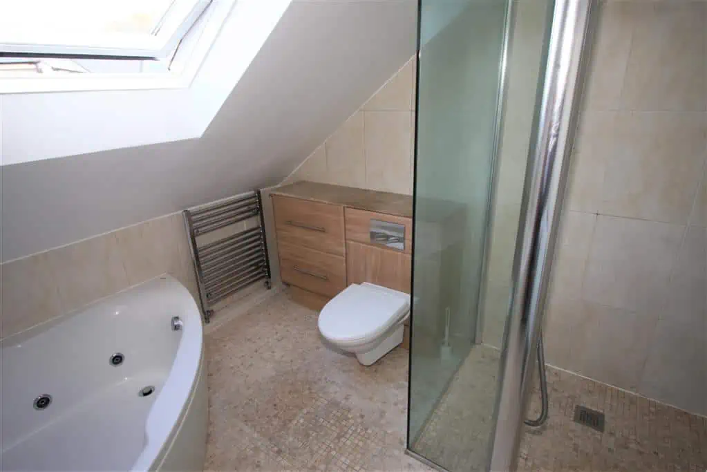 14 Wilton Close First floor bathroom