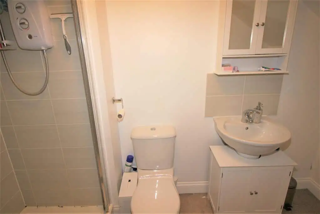 14 Parsonage Close Ensuite