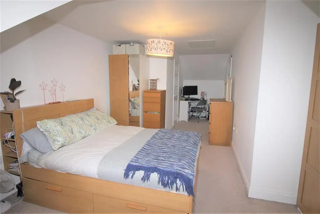 14 Parsonage Close Master Bedroom