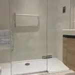 10 Fleur de lis Shower room