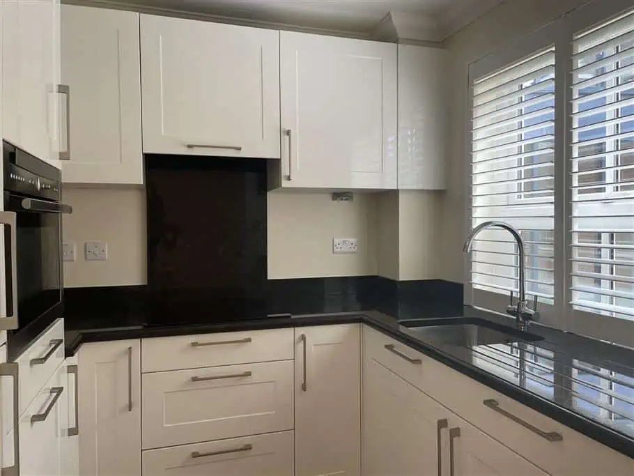 10 Fleur de lis Kitchen