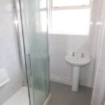 125 Ringwood Road Shower room