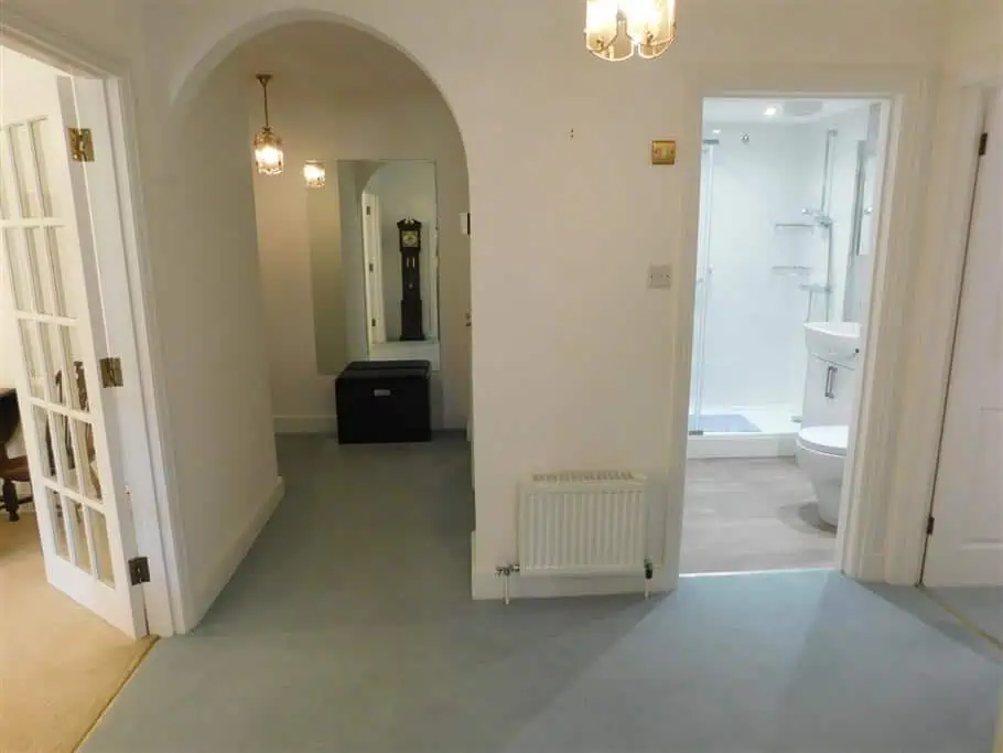 3 Kingfisher Court Hallway