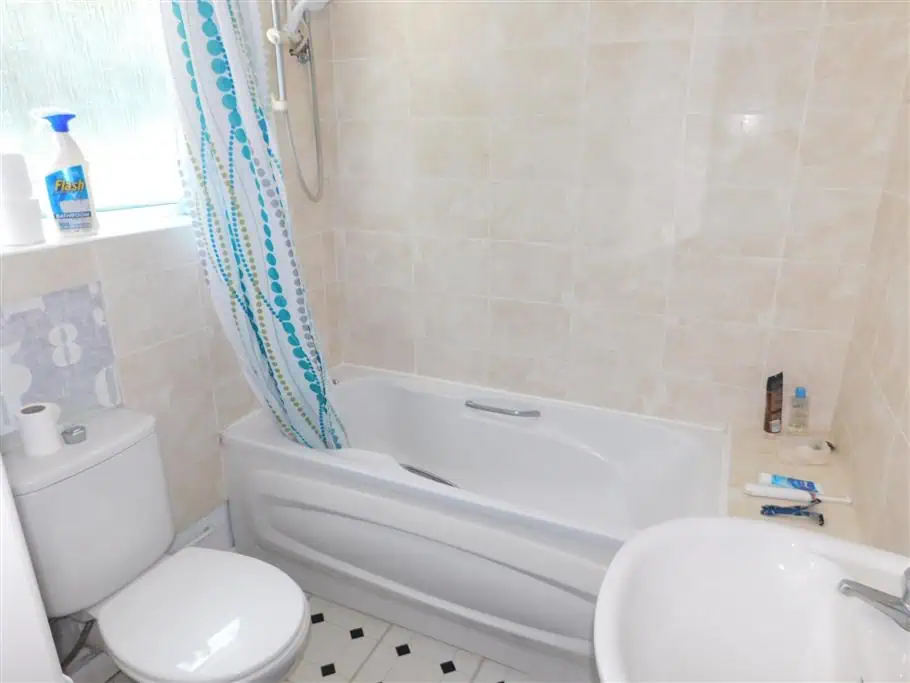 49 Portfield Road Bathroom