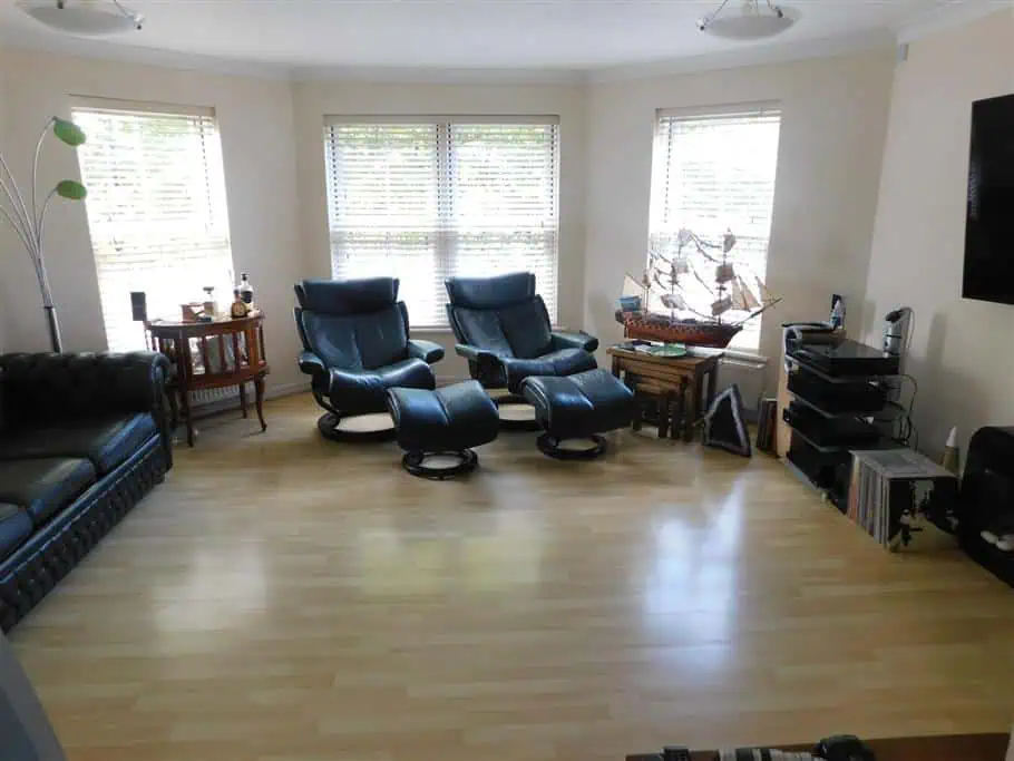 124 Fairmile Road Lounge