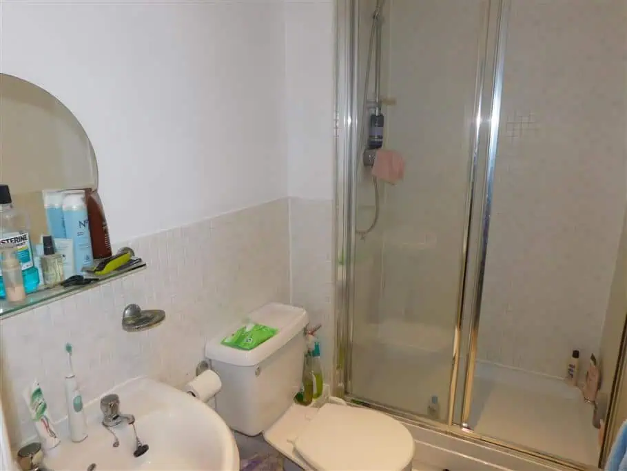 124 Fairmile Road Shower room