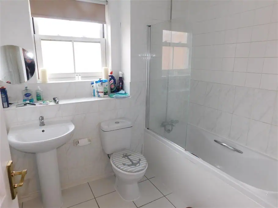 124 Fairmile Road Bathroom