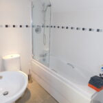 16a Castle Street Bathroom