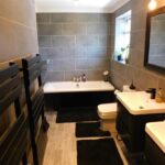21 The Grove En Suite Bathromn