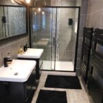 21 The Grove En Suite Bathromn