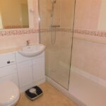 4 Catherine Wheel Gardens Shower room