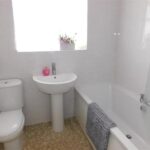 51 Elizabeth Avenue Family Bathroom