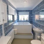 8 Rivermead Gardens Bathroom